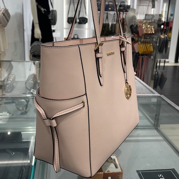 Michael Kors Gilly Large Drawstring Travel Leather Top Zip Tote 
 Powder Blash - Picture 4 of 16